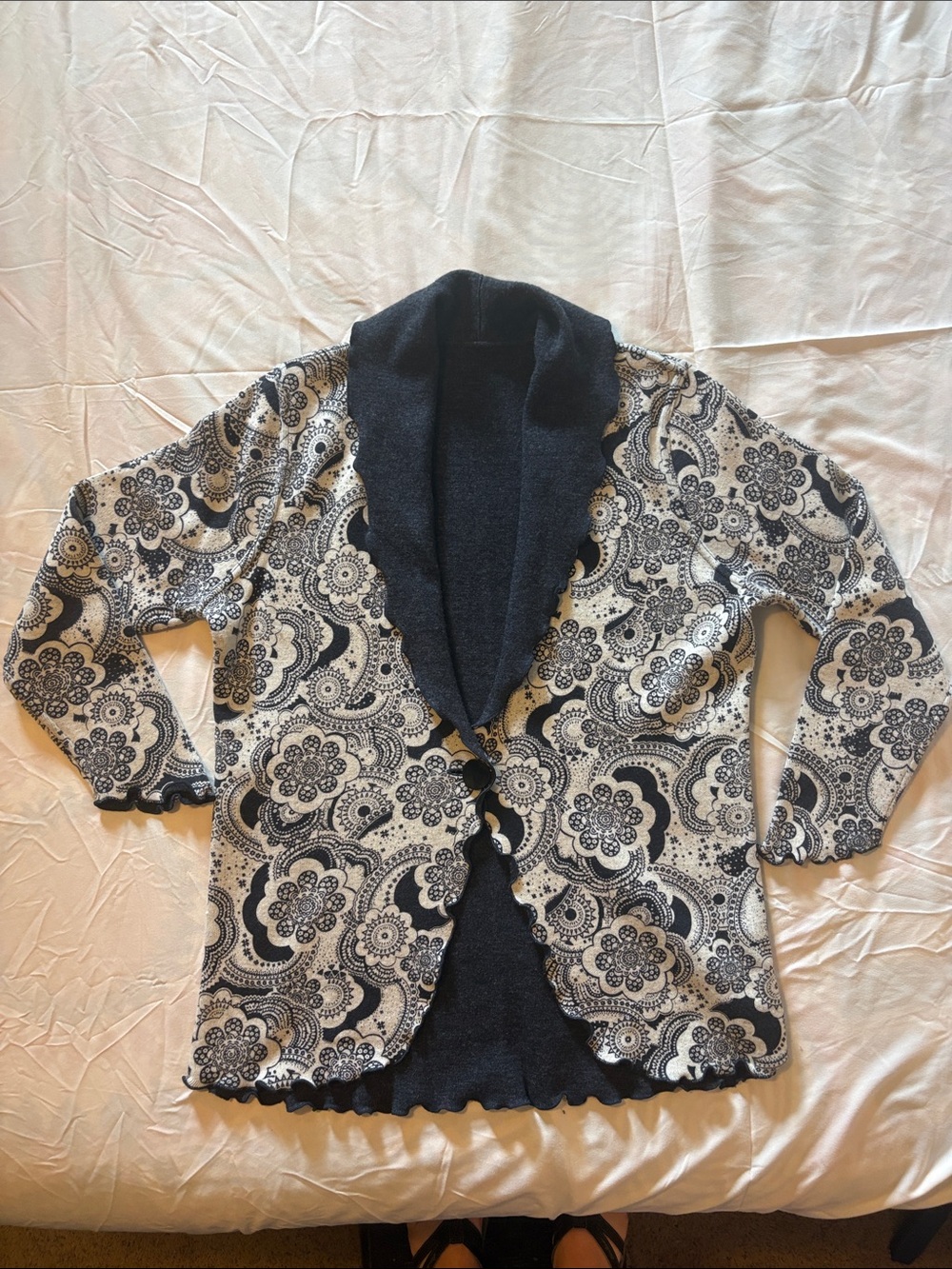 Floral Pattern Open-Front Cardigan Jacket in Black and White